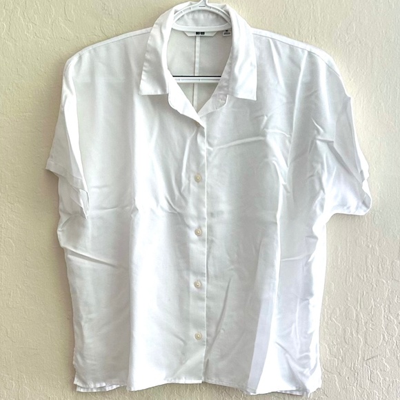 UNIQLO Rayon Blouse | Short Sleeve in WHITE XS - Picture 2 of 5